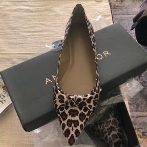 Ann Taylor Kimmy Leopard knot bow flats